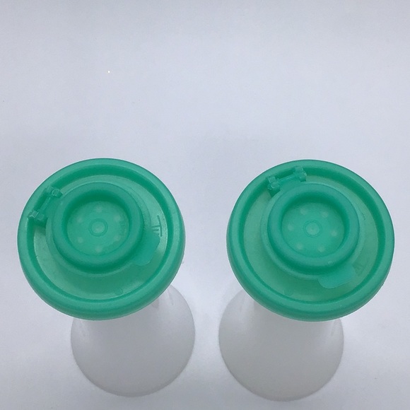 Tupperware Large Hourglass Salt & Pepper Shaker Set - Picture 2 of 6